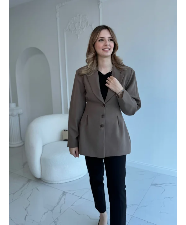 Belden oturtmalılı düğmeli vizon ceket