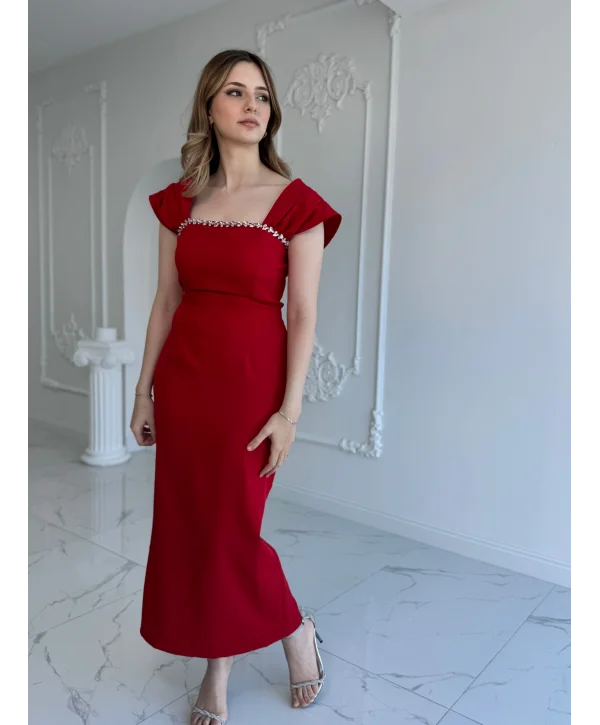 Kırmızı Maxi boy yaka taş detaylı uzun elbise