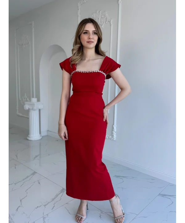 Kırmızı Maxi boy yaka taş detaylı uzun elbise