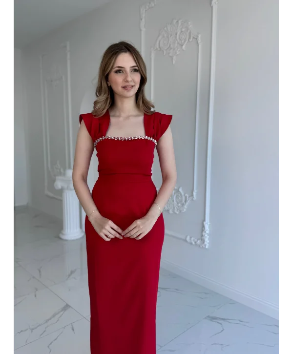 Kırmızı Maxi boy yaka taş detaylı uzun elbise