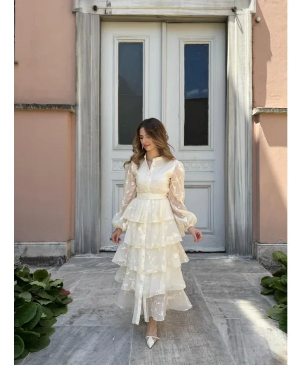 Nakışlı Karolin Kumaş Volanlı Kat Kat Bej Kuşaklı Elbise