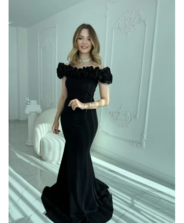 Saten Omuz Detaylı Kuyruklu Scuba Krep Siyah Elbise