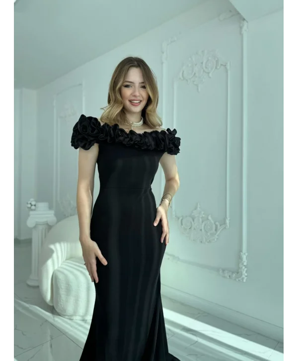 Saten Omuz Detaylı Kuyruklu Scuba Krep Siyah Elbise