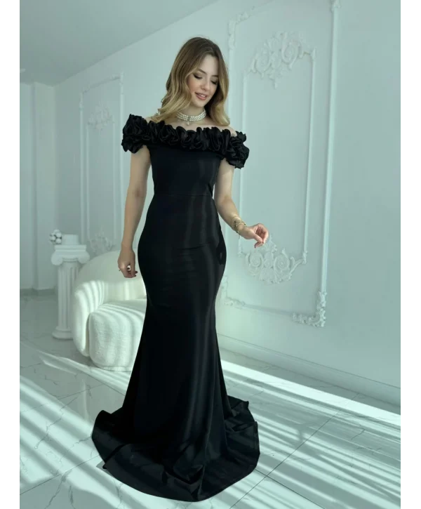 Saten Omuz Detaylı Kuyruklu Scuba Krep Siyah Elbise