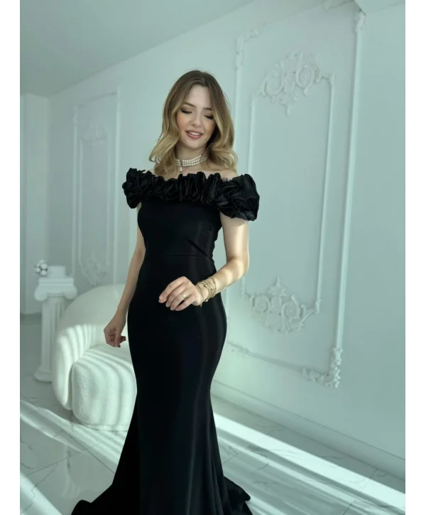 Saten Omuz Detaylı Kuyruklu Scuba Krep Siyah Elbise