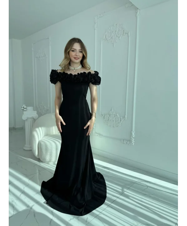 Saten Omuz Detaylı Kuyruklu Scuba Krep Siyah Elbise