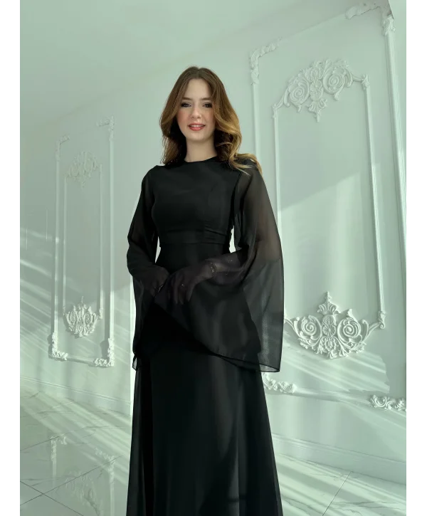 Zarif Şifon Kollu Uzun Siyah Elbise