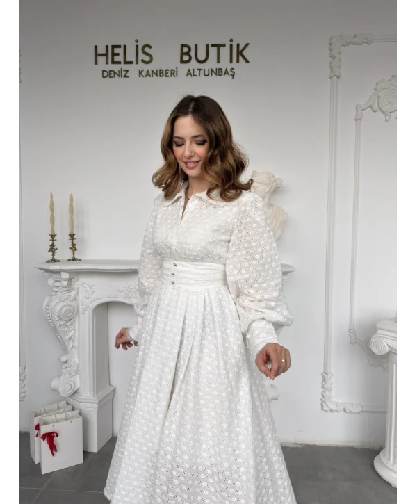 Korse Etkili Bel Kuşaklı Beyaz Fisto Elbise