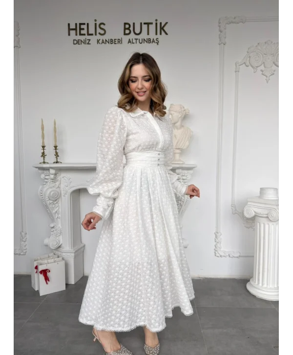 Korse Etkili Bel Kuşaklı Beyaz Fisto Elbise