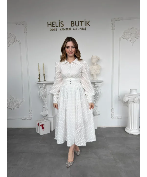 Korse Etkili Bel Kuşaklı Beyaz Fisto Elbise