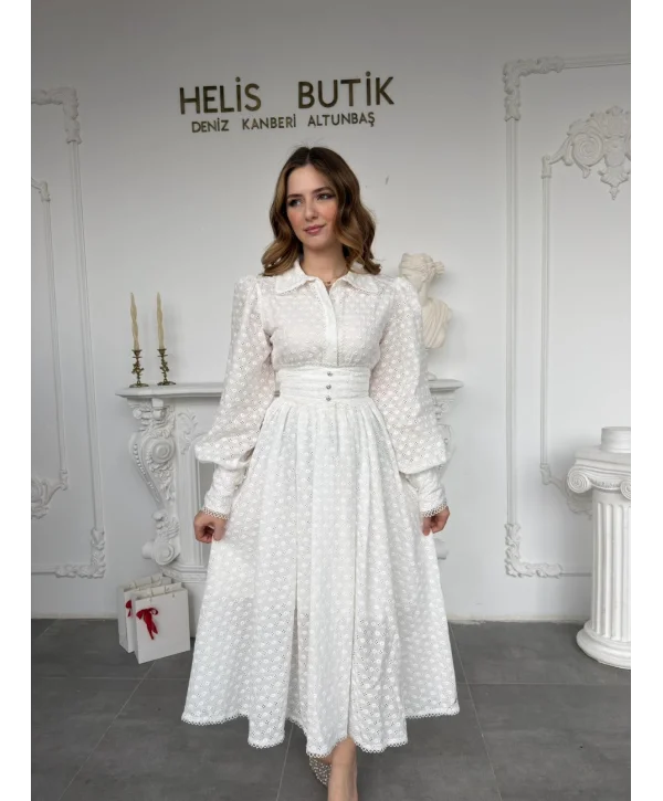 Korse Etkili Bel Kuşaklı Beyaz Fisto Elbise