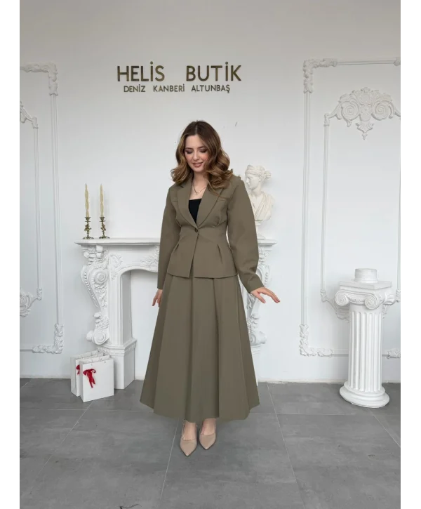 Belden Oturtmalı Haki Ceket ve Uzun Etek Takımı