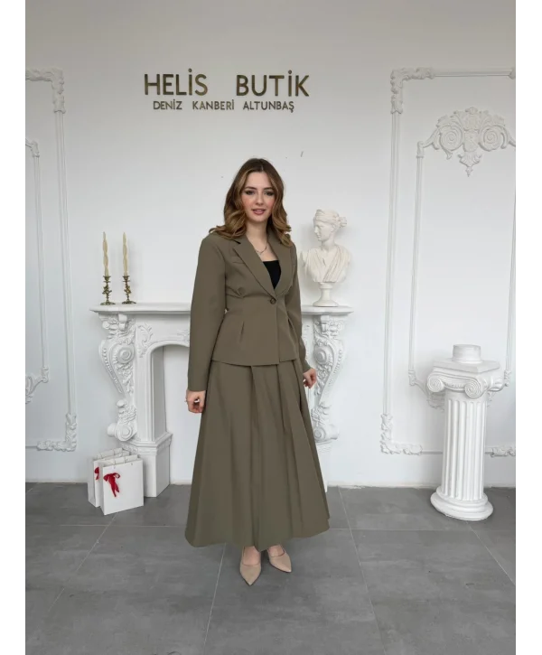Belden Oturtmalı Haki Ceket ve Uzun Etek Takımı