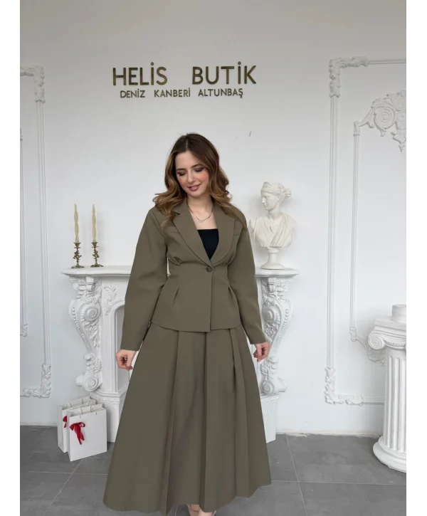 Belden Oturtmalı Haki Ceket ve Uzun Etek Takımı