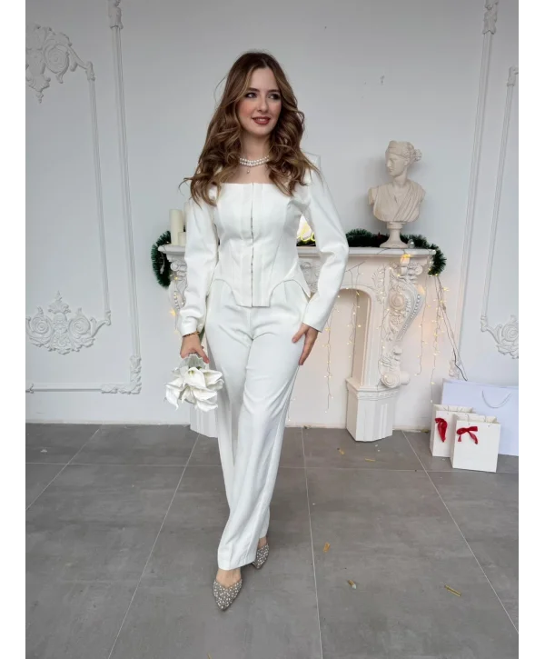 Agraf Detaylı Kare Yaka Korse Formlu Şık Ekru Ceket