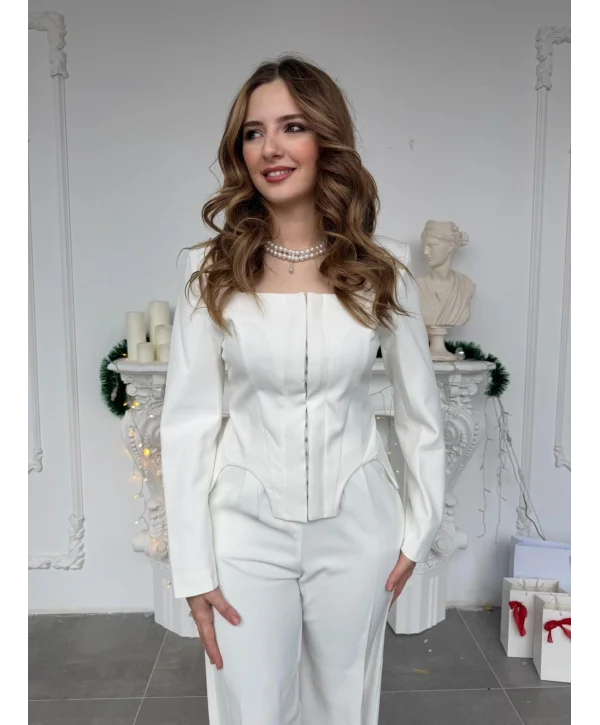 Agraf Detaylı Kare Yaka Korse Formlu Şık Ekru Ceket