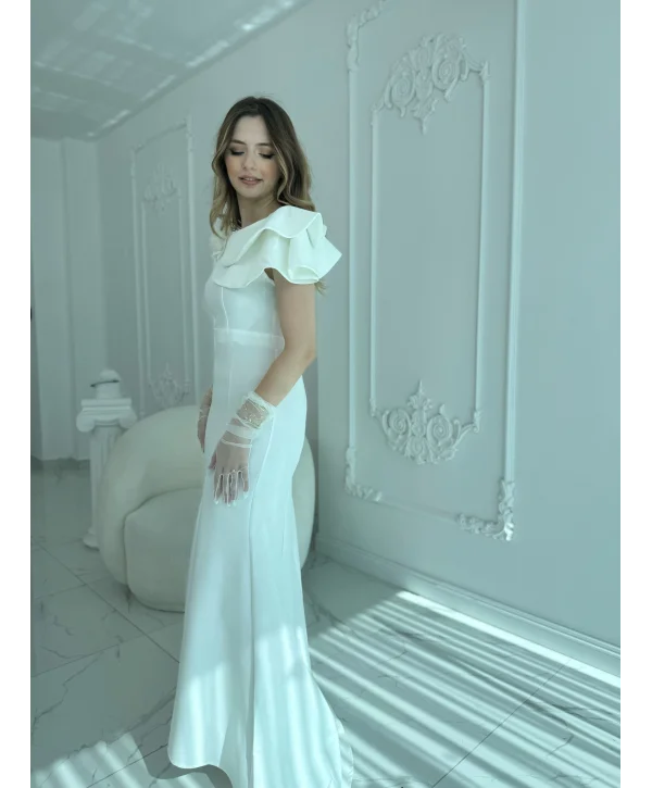 Asimetrik Volan Detaylı BeyazTek Omuzlu Abiye Elbise