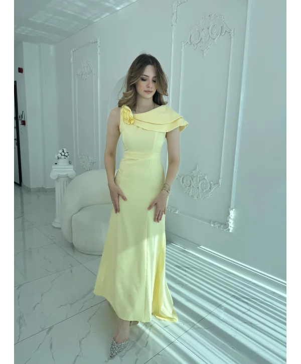 Asimetrik Volan Detaylı Sarı Tek Omuzlu Abiye Elbise