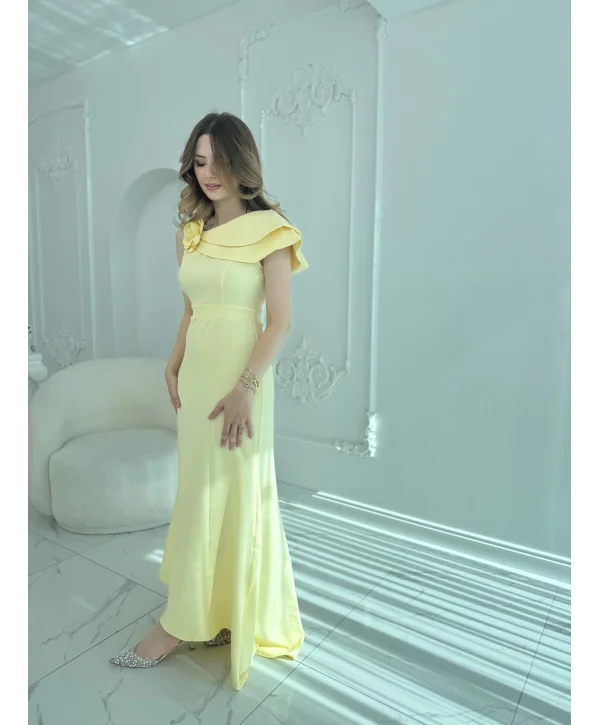 Asimetrik Volan Detaylı Sarı Tek Omuzlu Abiye Elbise