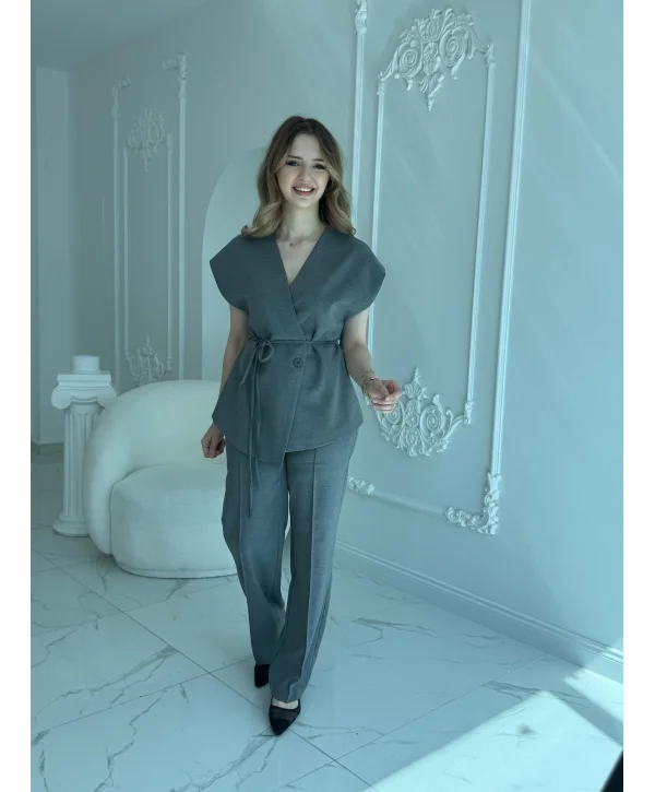 Bağlama Detaylı Gri Yelek Pantolon Takım