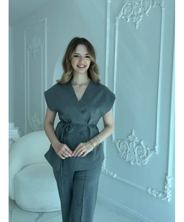 Bağlama Detaylı Gri Yelek Pantolon Takım