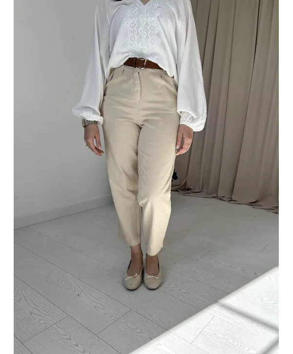 Bej kemerli keten pantolon
