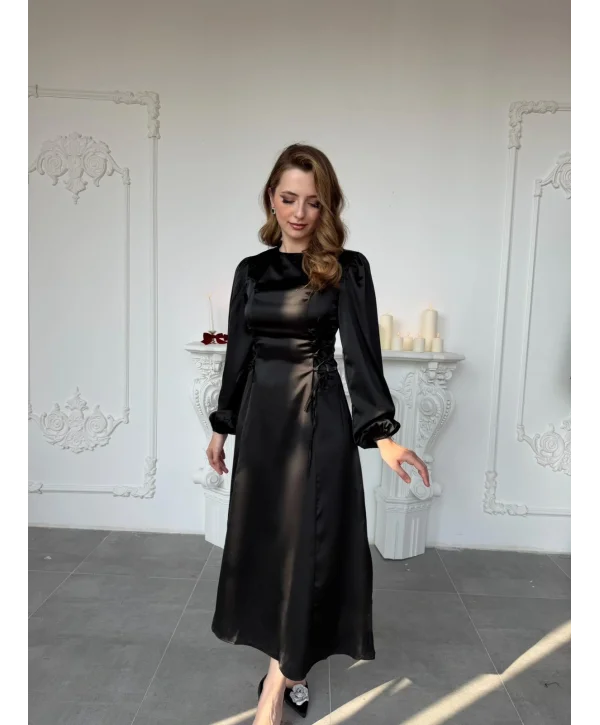 Bel Bağcık Detaylı Siyah Saten Elbise