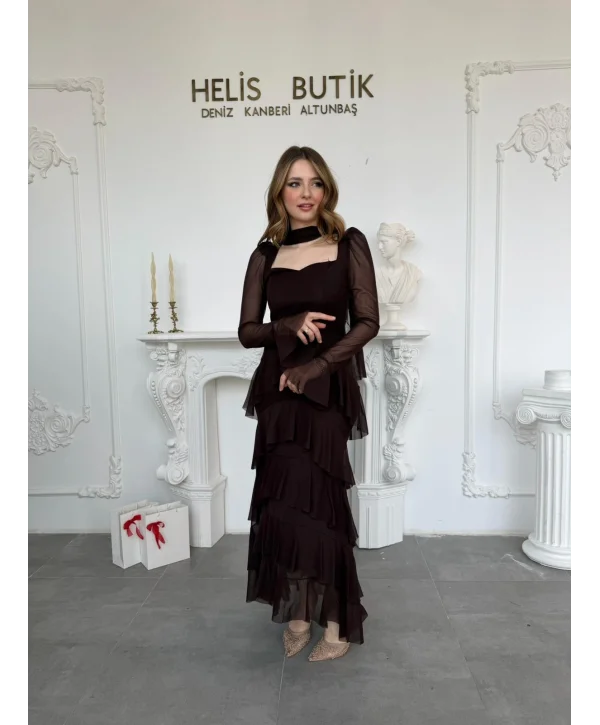 Bel ve Boyun Kuşaklı Volanlı Kahve Tül Davet Elbisesi