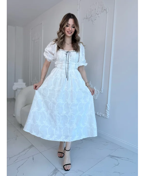 Beyaz Dantel Detaylı Brode Elbise