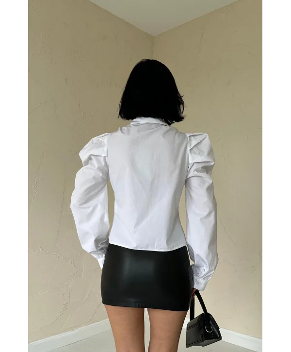 Beyaz Önü Fiyonklu Gömlek