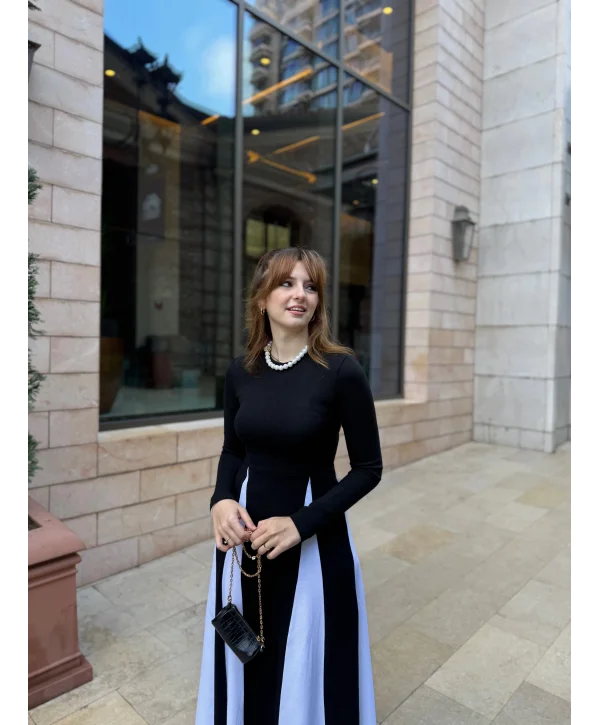 Beyaz Siyah Pile Etekli Triko Elbise