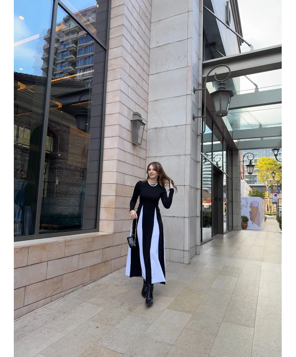 Beyaz Siyah Pile Etekli Triko Elbise