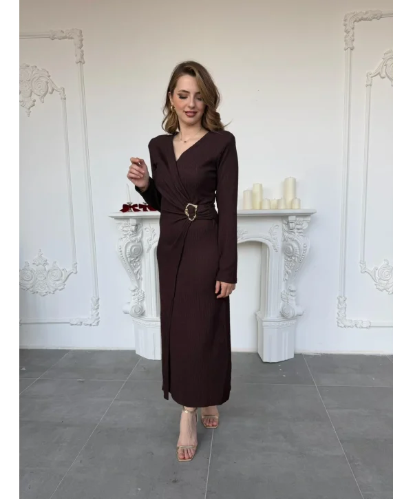 Çapraz Drape Detaylı Gold Tokalı Meloni Kumaş Kahve Elbise