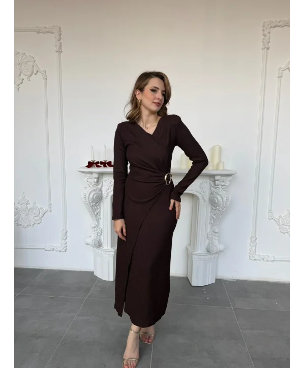 Çapraz Drape Detaylı Gold Tokalı Meloni Kumaş Kahve Elbise