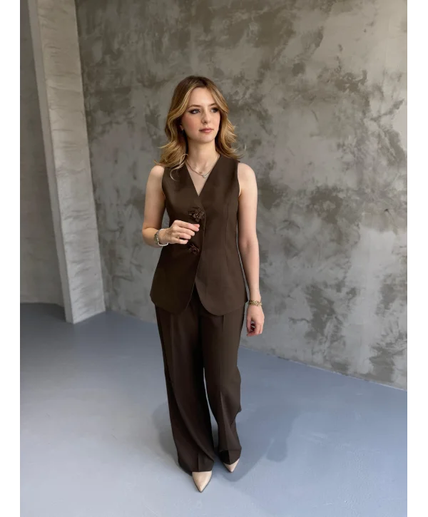 ÇİÇEK DÜĞME DETAYLI VİZON YELEK PANTOLON TAKIM