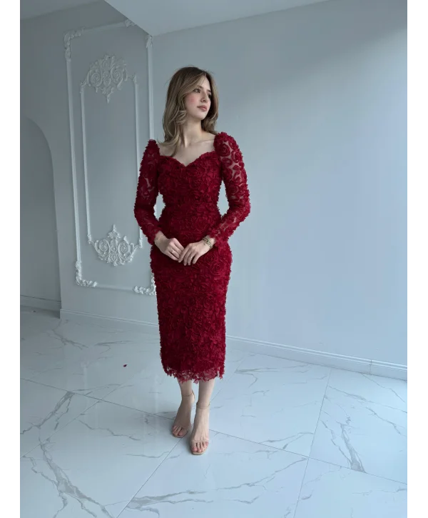 Üç Boyutlu Gül Aplikeli Kalp Yaka Bordo Elbise