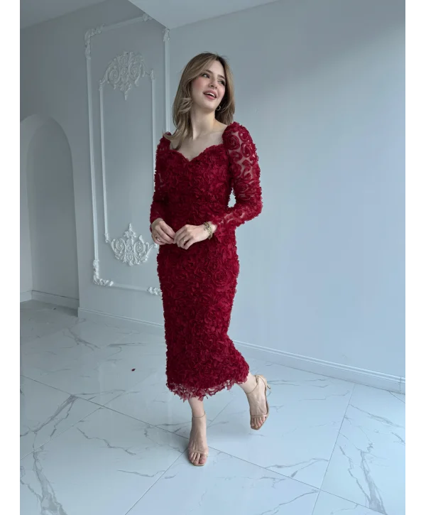 Üç Boyutlu Gül Aplikeli Kalp Yaka Bordo Elbise
