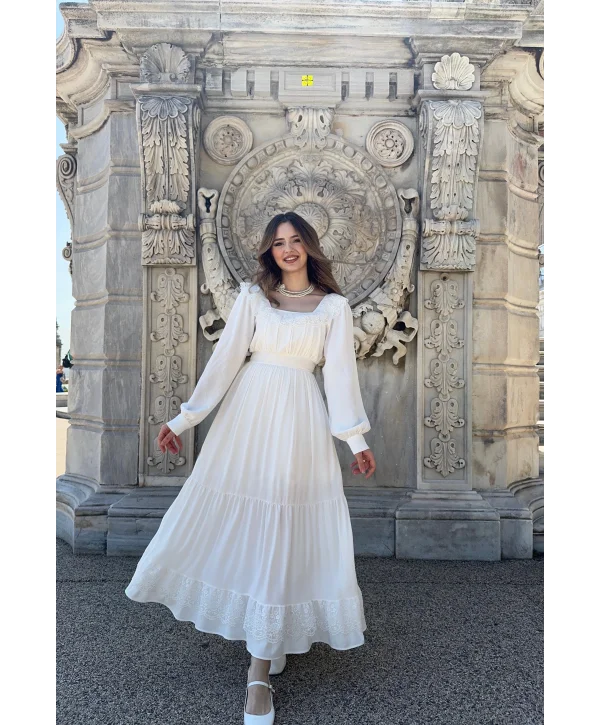 Denise Yakası ve Etek Ucu Güpür Detaylı Ekru Elbise (HELİS ÖZEL TASARIM )