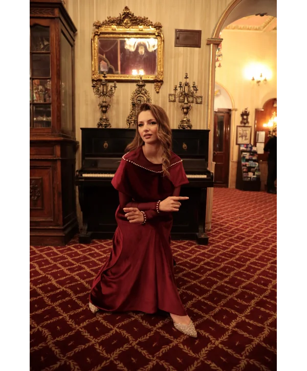 Drape Omuz Tül Kollu İnci İşlemeli Bordo Kadife Elbise