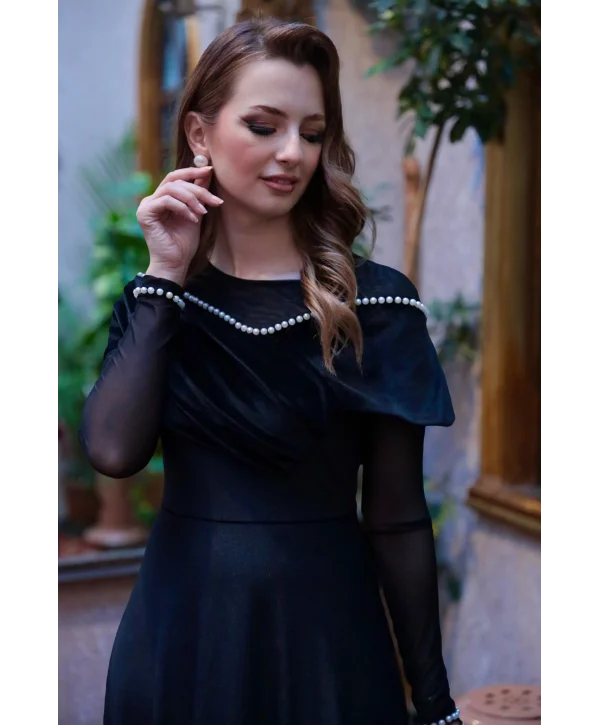 Drape Omuz Tül Kollu İnci İşlemeli Siyah Kadife Elbise