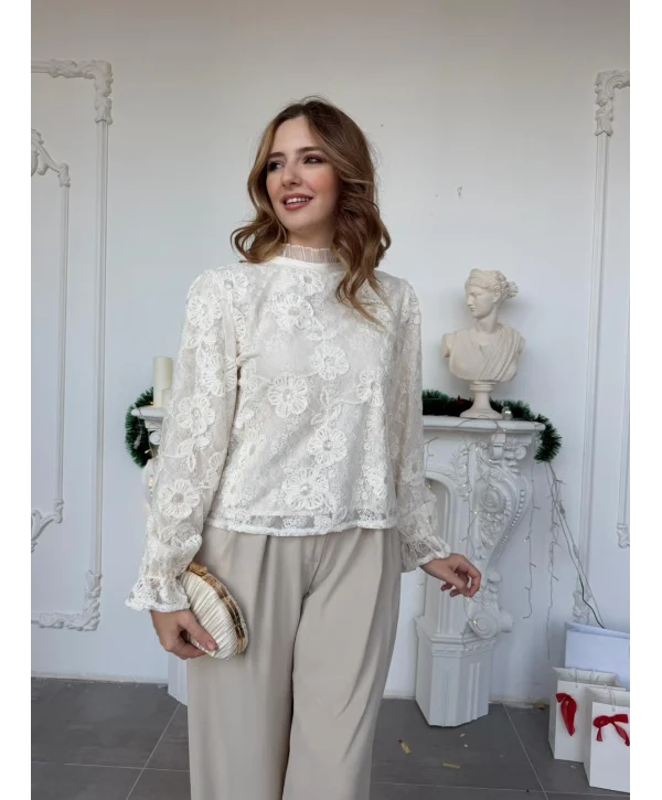 Ekru Çiçek Nakışlı Dantel Bluz