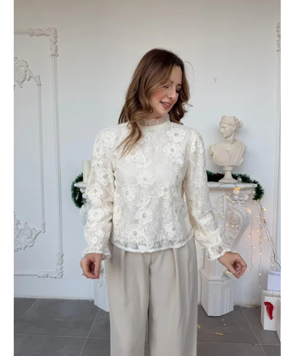 Ekru Çiçek Nakışlı Dantel Bluz