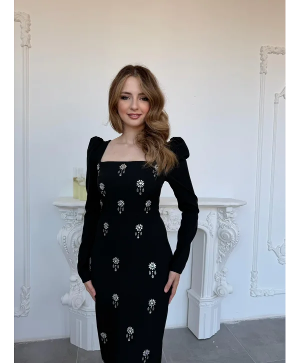 Etnik Taş İşlemeli Kare Yaka Uzun Kol Siyah Elbise