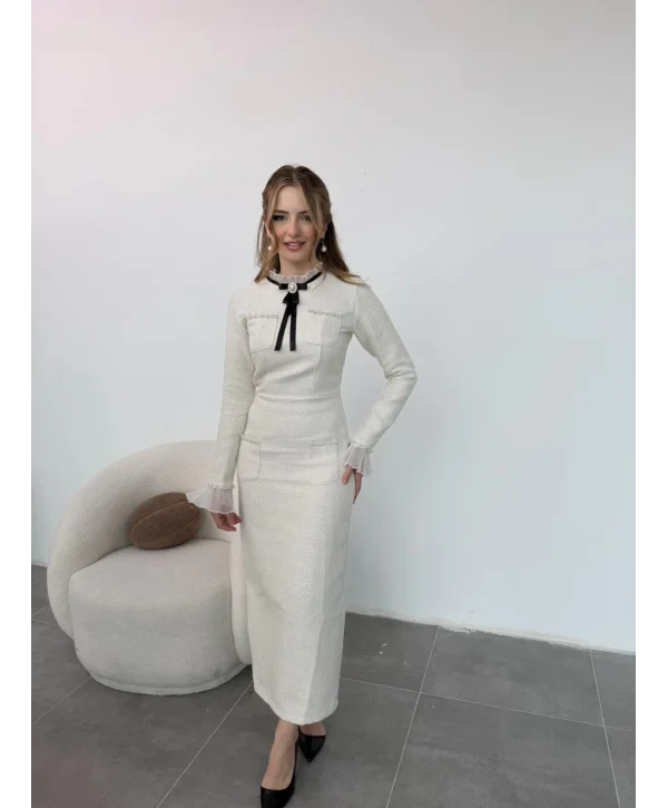 Fiyonklu Yaka Tasarımlı Şanel Tüvit Krem Elbise