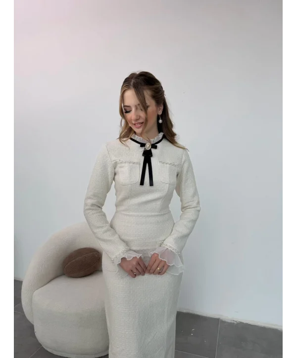 Fiyonklu Yaka Tasarımlı Şanel Tüvit Krem Elbise