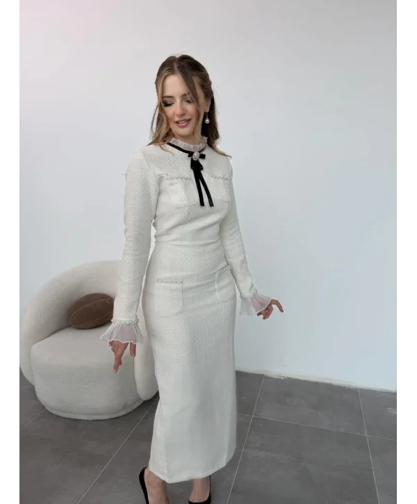 Fiyonklu Yaka Tasarımlı Şanel Tüvit Krem Elbise