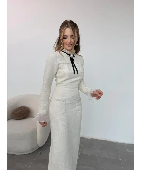 Fiyonklu Yaka Tasarımlı Şanel Tüvit Krem Elbise