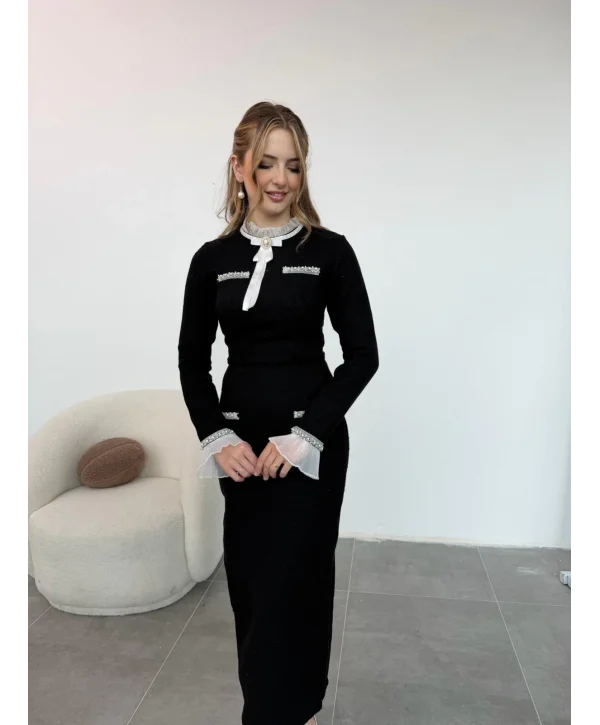 Fiyonklu Yaka Tasarımlı Şanel Tüvit Siyah Elbise