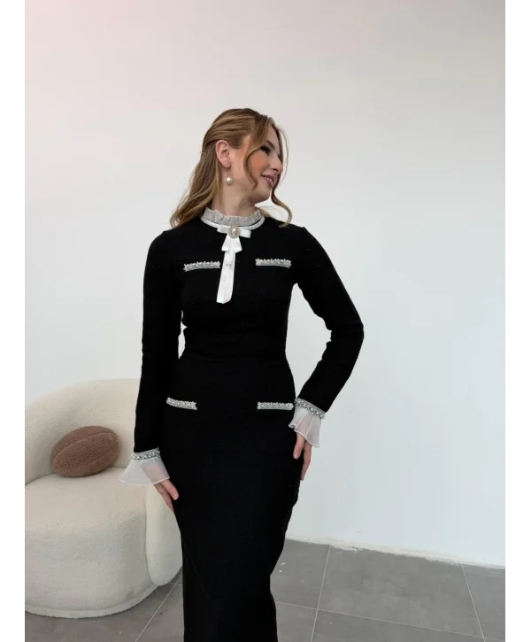 Fiyonklu Yaka Tasarımlı Şanel Tüvit Siyah Elbise