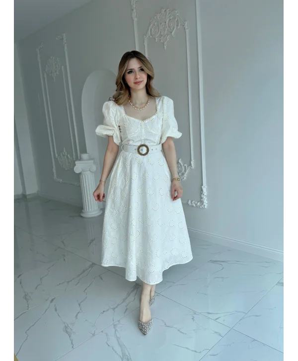 Göğüs Detaylı ve Kemerli Fisto Ekru Elbise